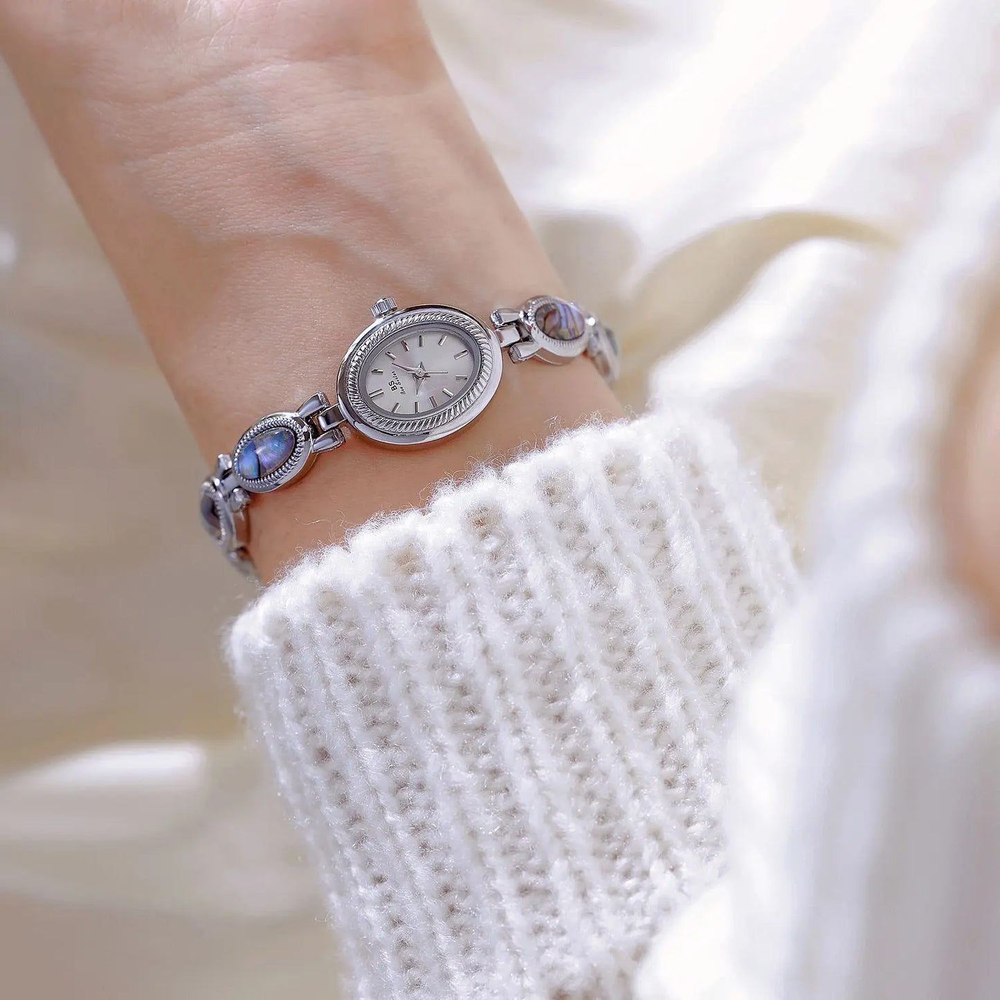 Femmes élégantes Bracelet montres conception Unique mode dames montres pour femme horloge Quartz montres haut de gamme de luxe