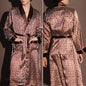 Kimono Peignoir Satin Imprimé Homme — Robe de Chambre avec Poches, Col en V