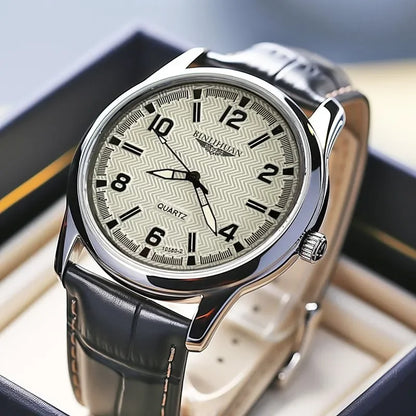 Montre Quartz Homme Business — Boîtier Rond Alliage, Bracelet Cuir, Étanche 3 ATM, Coffret Cadeau Inclus | TechNova X