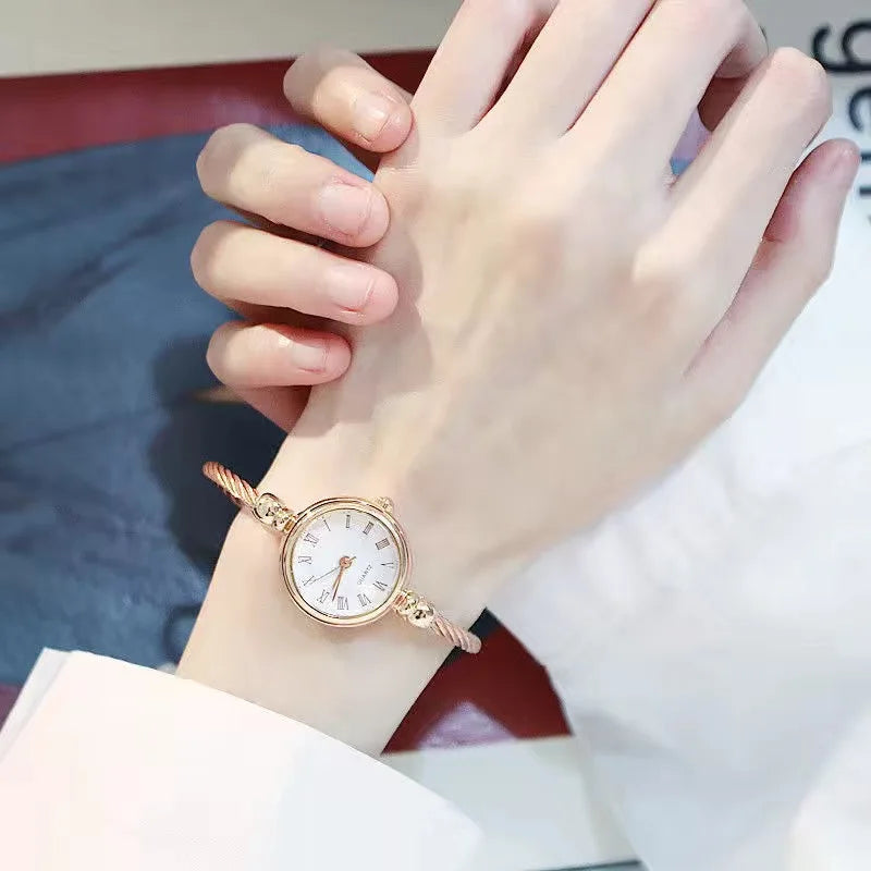 Montre Bracelet Jonc Femme Quartz YIKAZE — Acier Inoxydable, Style Rétro Luxe, 14 Coloris