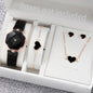Coffret Bijoux Femme 5 Pièces — Montre Quartz Bracelet Cuir, Boucles d’Oreilles, Collier & Bracelet