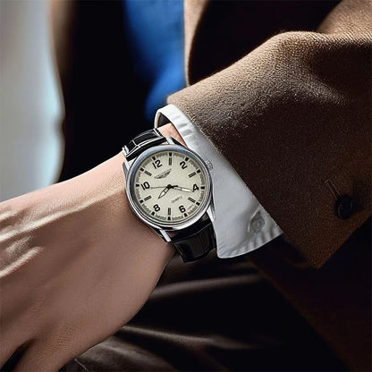 Montre Quartz Homme Business — Boîtier Rond Alliage, Bracelet Cuir, Étanche 3 ATM, Coffret Cadeau Inclus | TechNova X