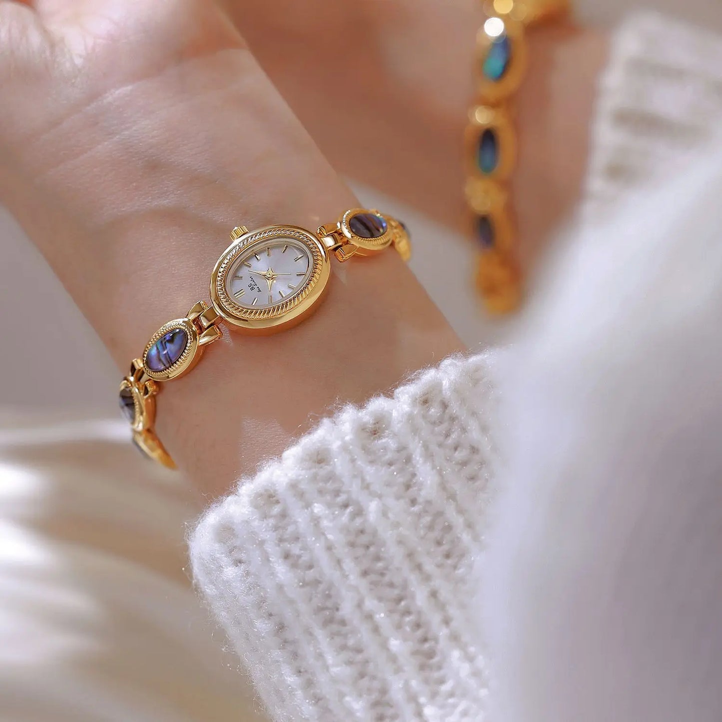 Montre Quartz Femme Bracelet Élégant — Boîtier Ovale 24 mm, Acier Inoxydable, Verre Hardlex, 3 ATM, 16 Coloris | TechNova X